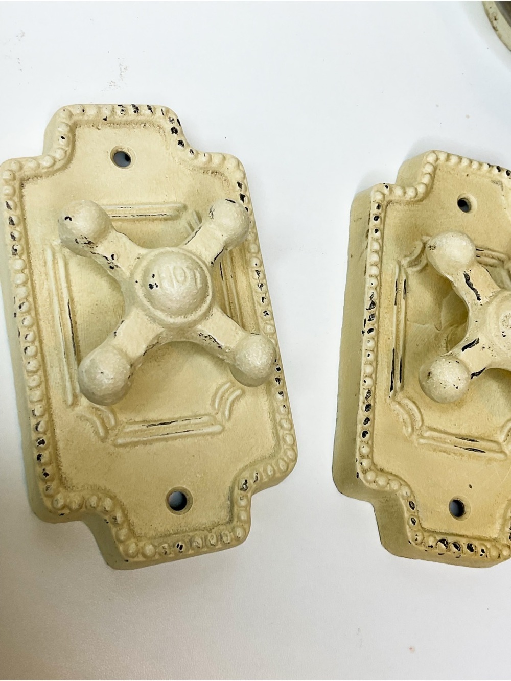 Cream Vintage Wall Faucet Knob Plaques - DecorHome Wall Decor - metal